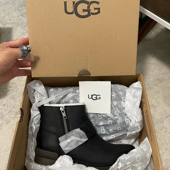NIB Women’s Size 5 (Euro Sz 36) UGG Cheyne Zipper & Buckle Leather Ankle Boots - Picture 12 of 13